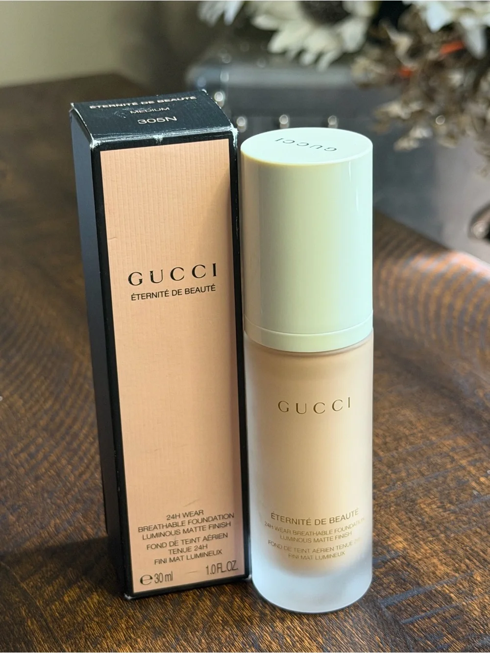 305N-medium-Gucci Éternité de Beauté 24H Wear Foundation NWB